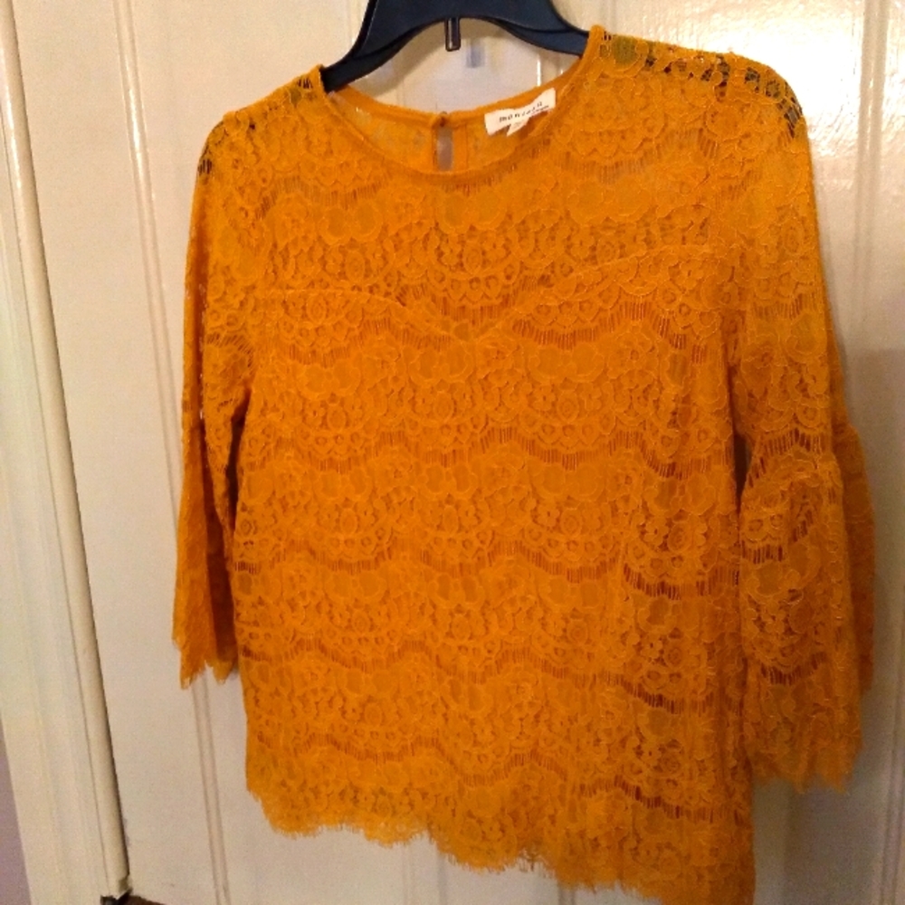 Monteau lace top